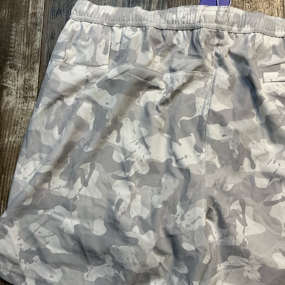 Maamgic Gray and White Swim Trunks Size XL - Picture 4 of 7